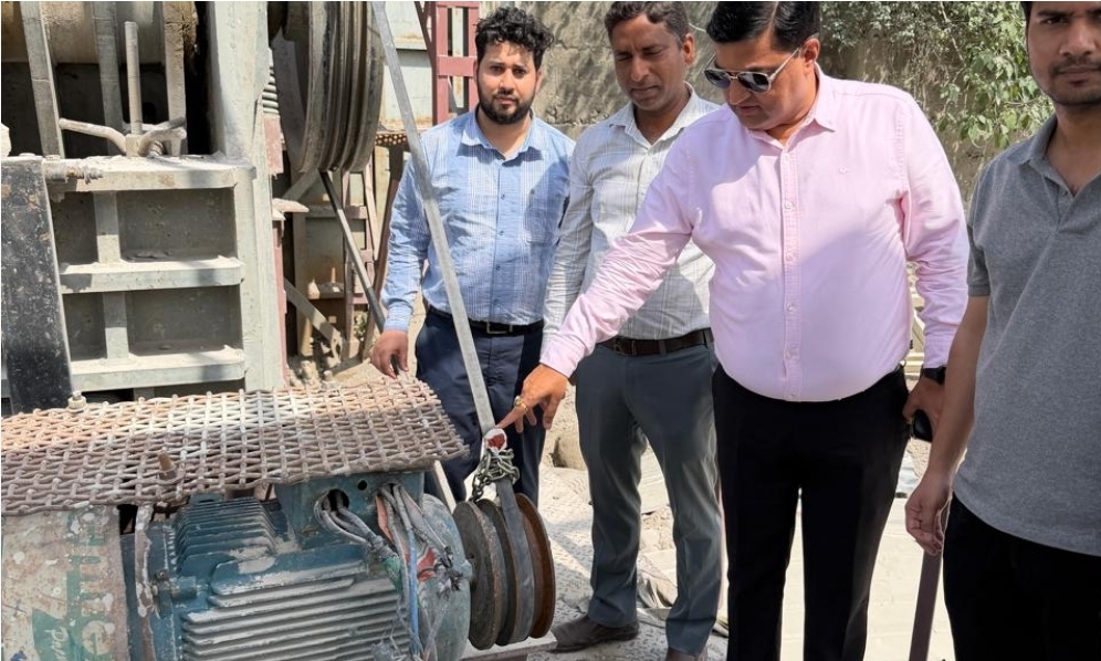 मुख्यमंत्री पुष्खकर सिंह धामी के निर्देशों पर खनन माफियाओं पर बड़ा वार 14 क्रेशर सीज