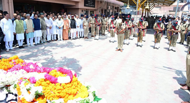 नम आंखों से विदा हुए मेजर जनरल बीसी खंडूड़ी, राजकीय सम्मान के साथ हुआ अंतिम संस्कार
