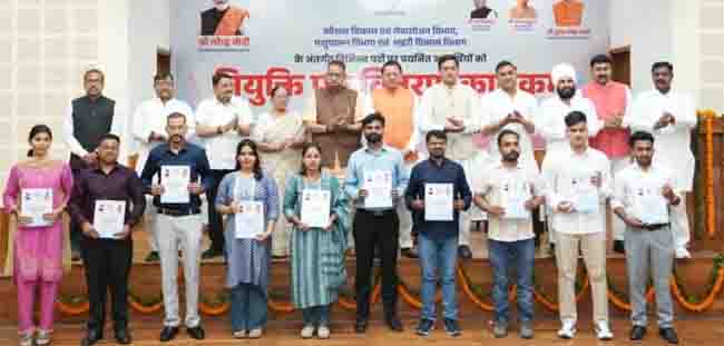 सीएम धामी ने 221 युवाओं को सौंपे नियुक्ति पत्र, बोले—अब मेहनत का मिल रहा सीधा इनाम