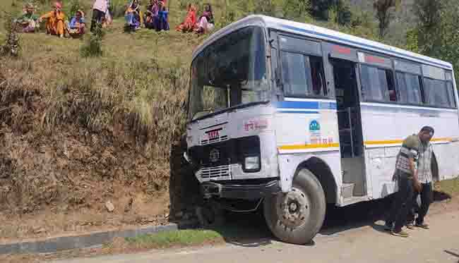 ब्रेक फेल होने से रोडवेज बस हादसे का शिकार, चालक की दर्दनाक मौत